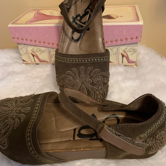 OTBT Kalamazoo Mary Jane Flats in olive Green VGU size 8.5 See all pics - Picture 1 of 11